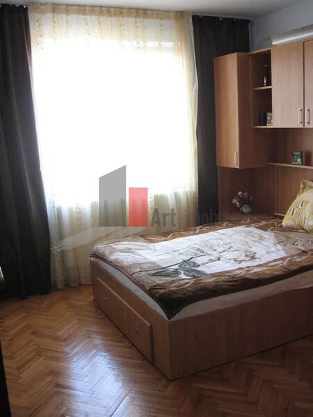 Aparatorii Patriei, vanzare apartament 3 camere, 2 bai.